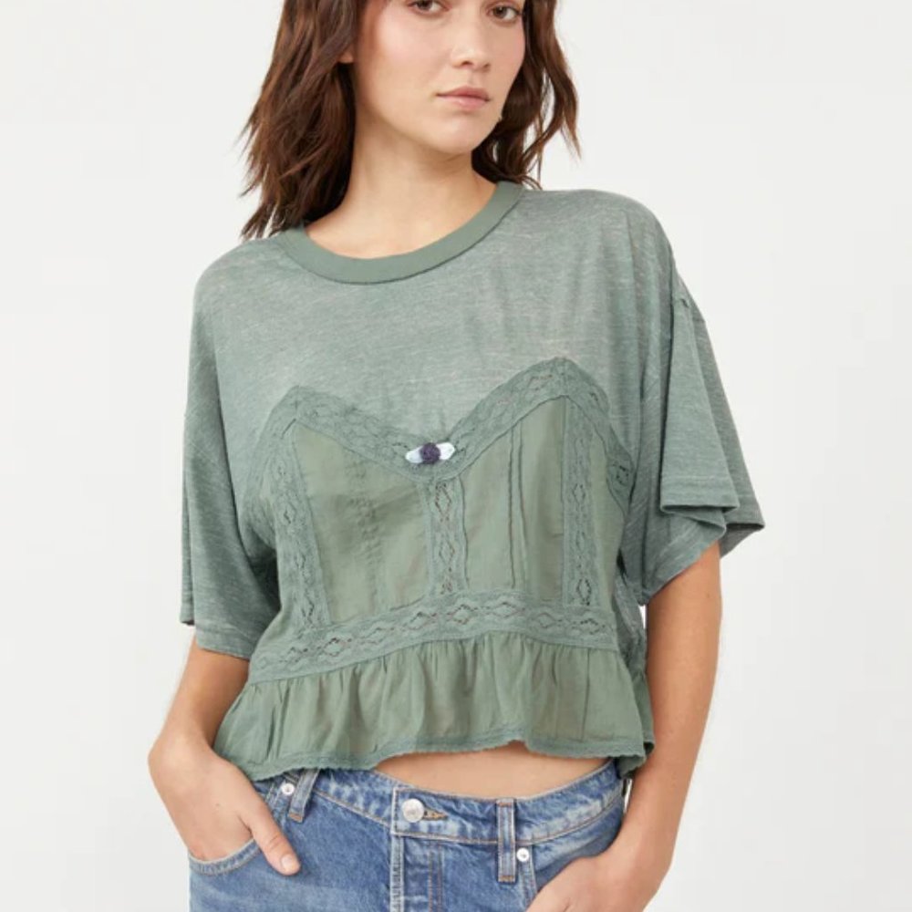 Free People NWT Fall in Love Lace Inset Ruffle Bottom Tee Washed Army Size M